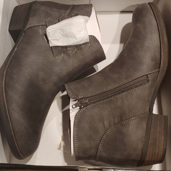 NIB London Fog LFW Tommy Ankle Boots - Picture 2 of 3